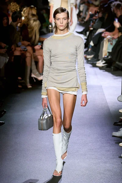 Look 5